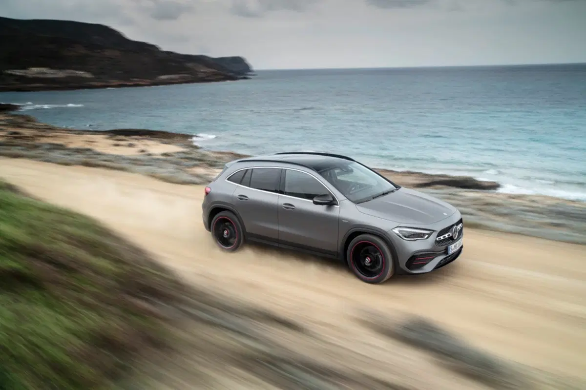 Nuova Mercedes GLA: ora è un po’ più SUV (13)