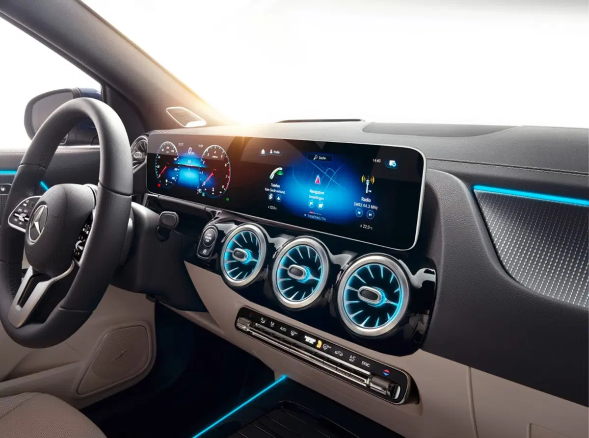 Nuova Mercedes GLA: ora è un po’ più SUV (32)