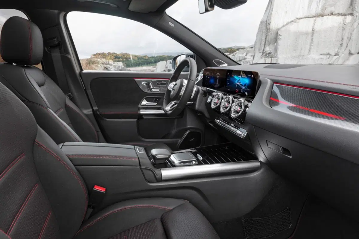 Nuova Mercedes GLA: ora è un po’ più SUV (35)