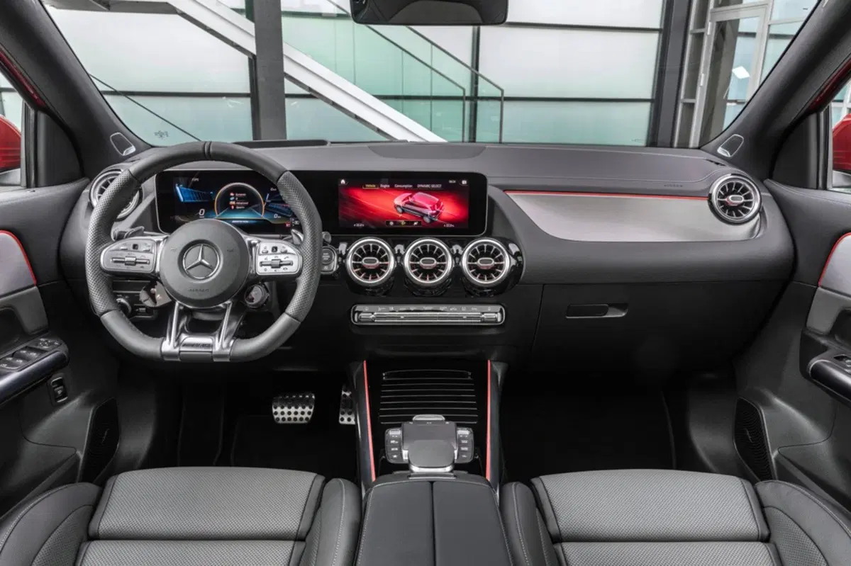 Nuova Mercedes GLA: ora è un po’ più SUV (45)