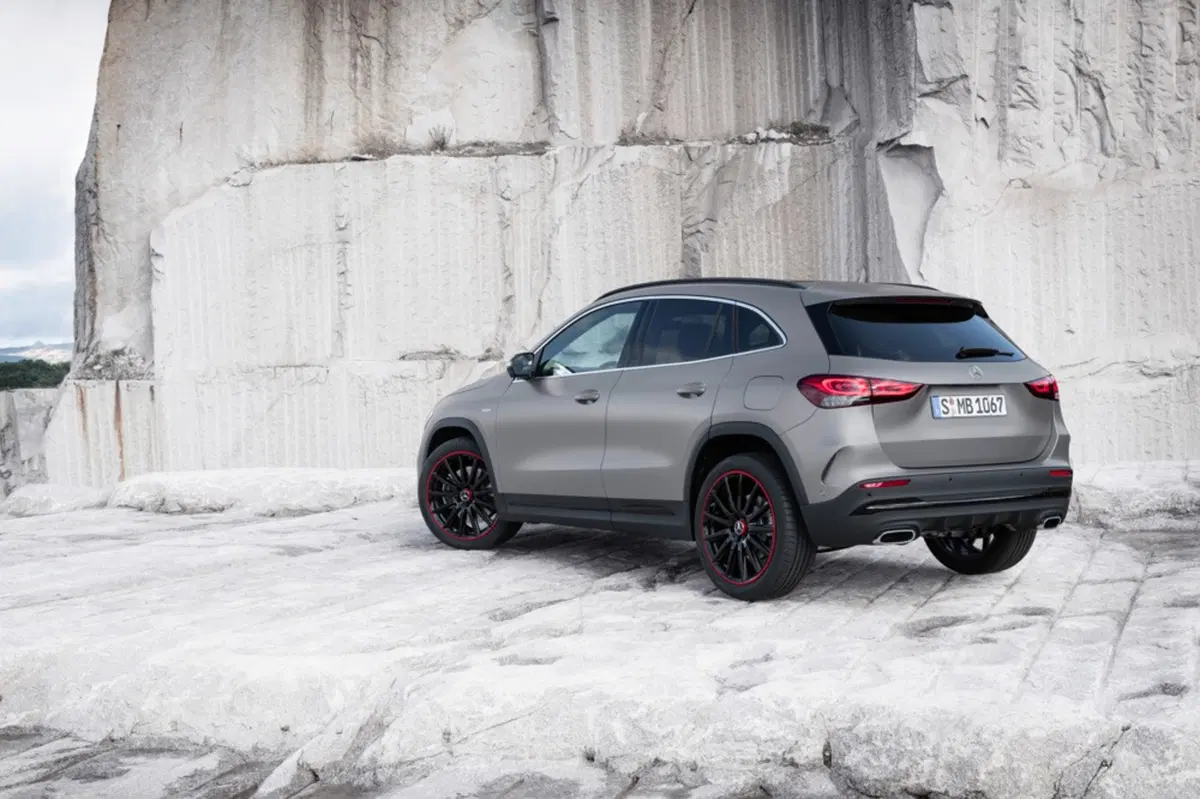 Nuova Mercedes GLA: ora è un po’ più SUV (49)