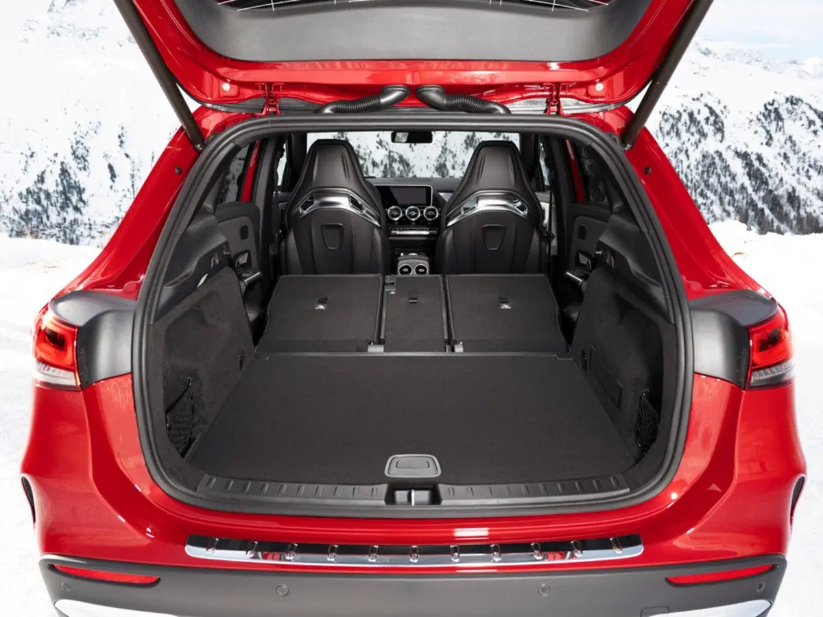 Nuova Mercedes GLA: ora è un po’ più SUV (50)