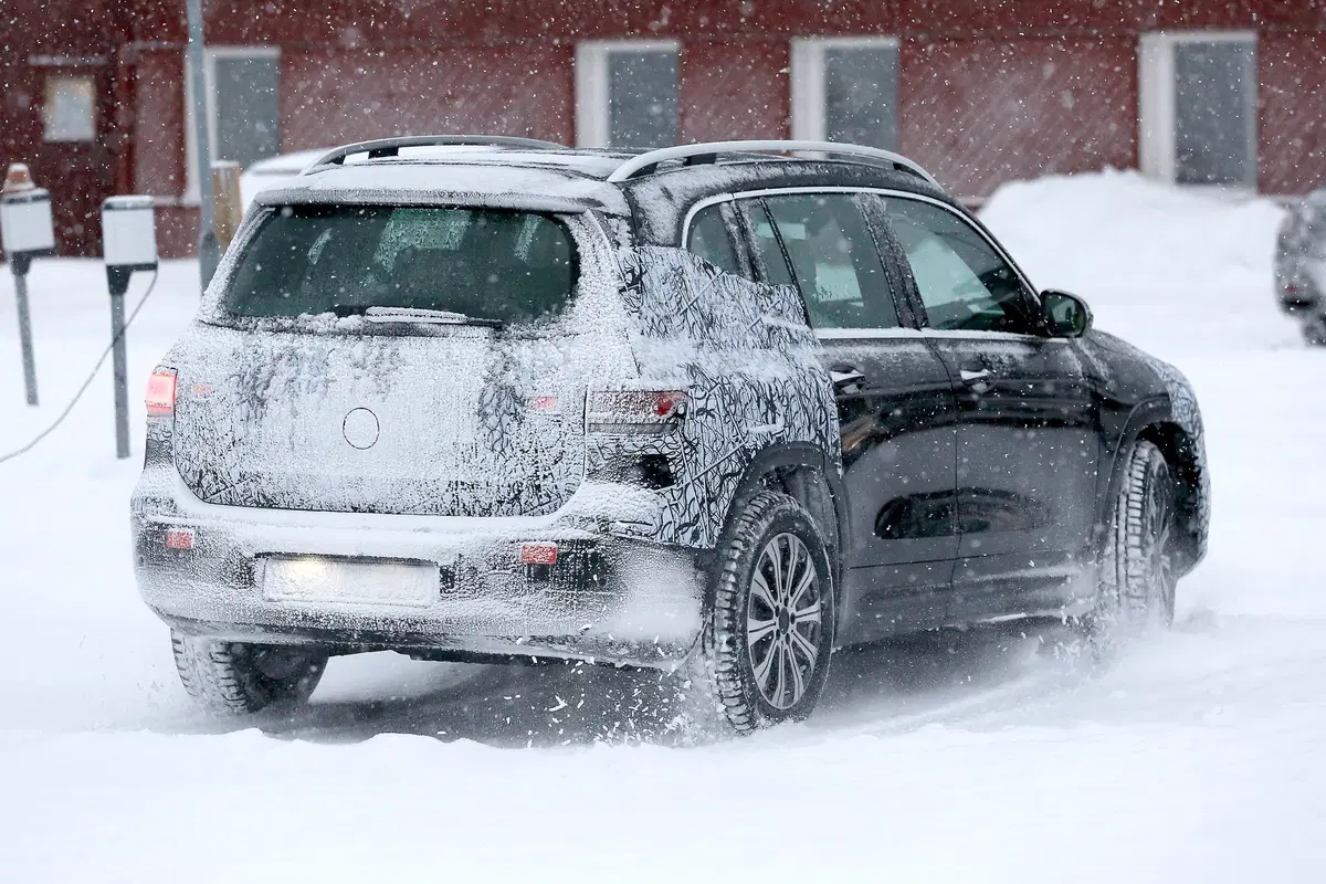 Mercedes EQB, le foto spia  (19)