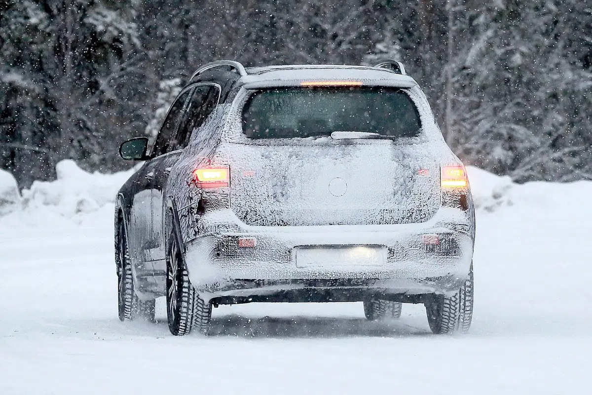 Mercedes EQB, le foto spia  (20)
