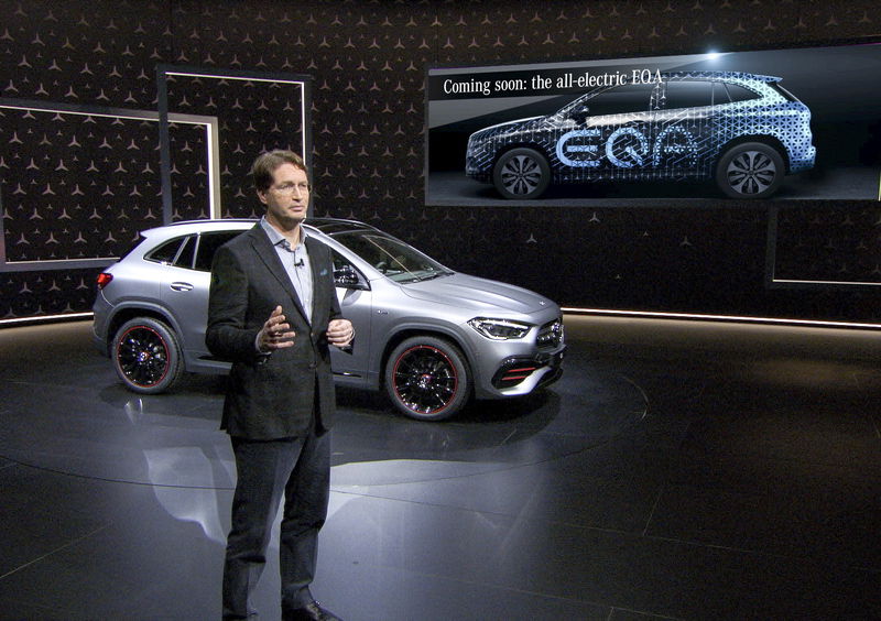 Mercedes EQA, la sorellina elettrica di GLA in arrivo nel 2020