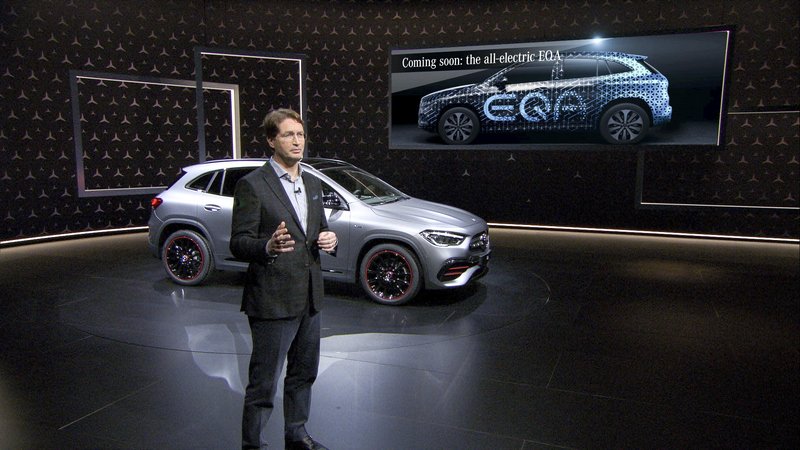 Mercedes EQA, la sorellina elettrica di GLA in arrivo nel 2020