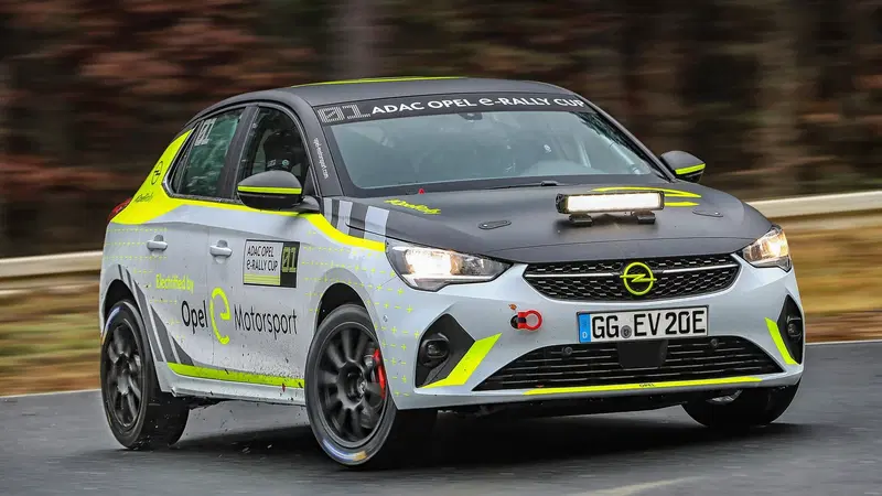 Opel Corsa-e Rally: foto e video dell'elettrica da corsa in azione