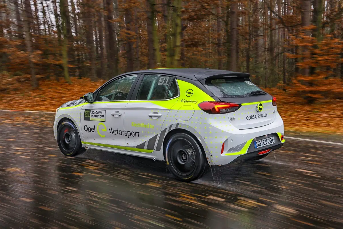 Opel Corsa-e Rally: foto e video dell'elettrica da corsa in azione (6)