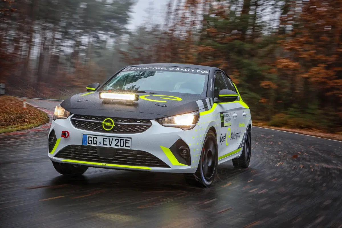 Opel Corsa-e Rally: foto e video dell'elettrica da corsa in azione (8)