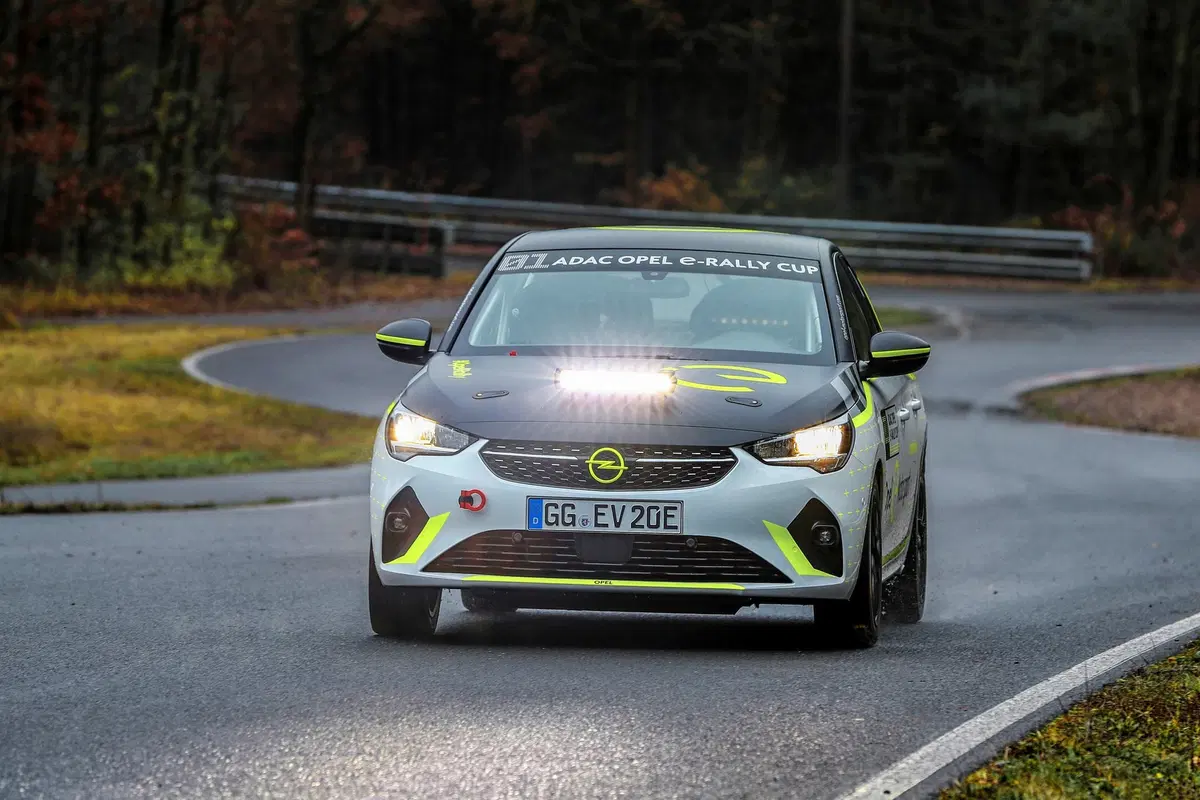 Opel Corsa-e Rally: foto e video dell'elettrica da corsa in azione (11)
