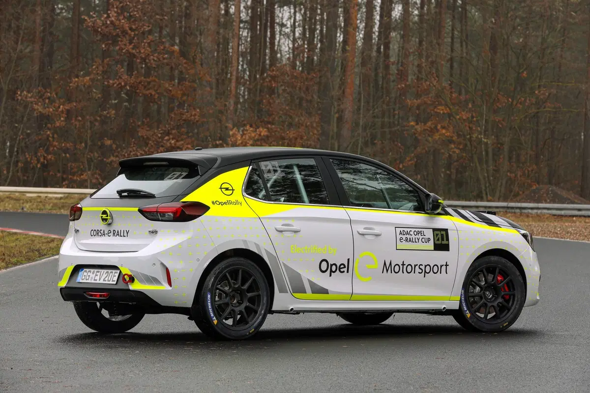 Opel Corsa-e Rally: foto e video dell'elettrica da corsa in azione (7)