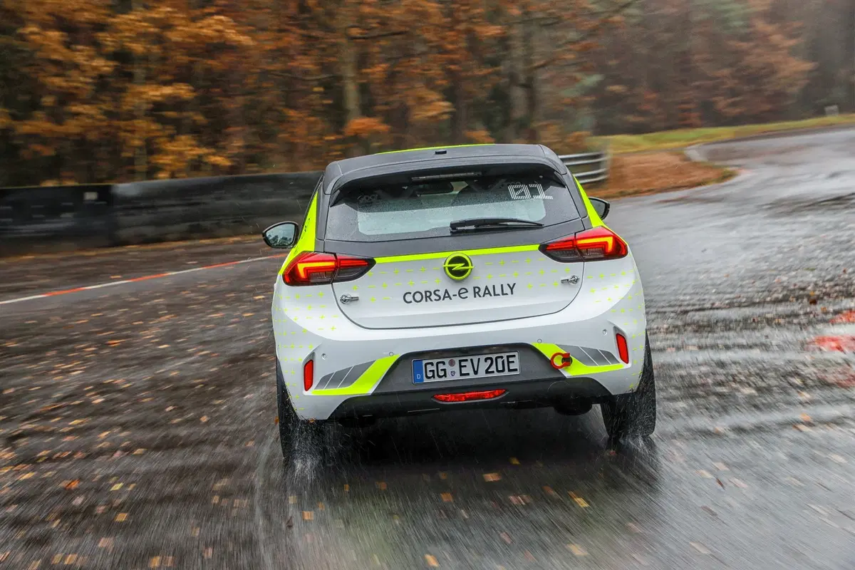 Opel Corsa-e Rally: foto e video dell'elettrica da corsa in azione (9)