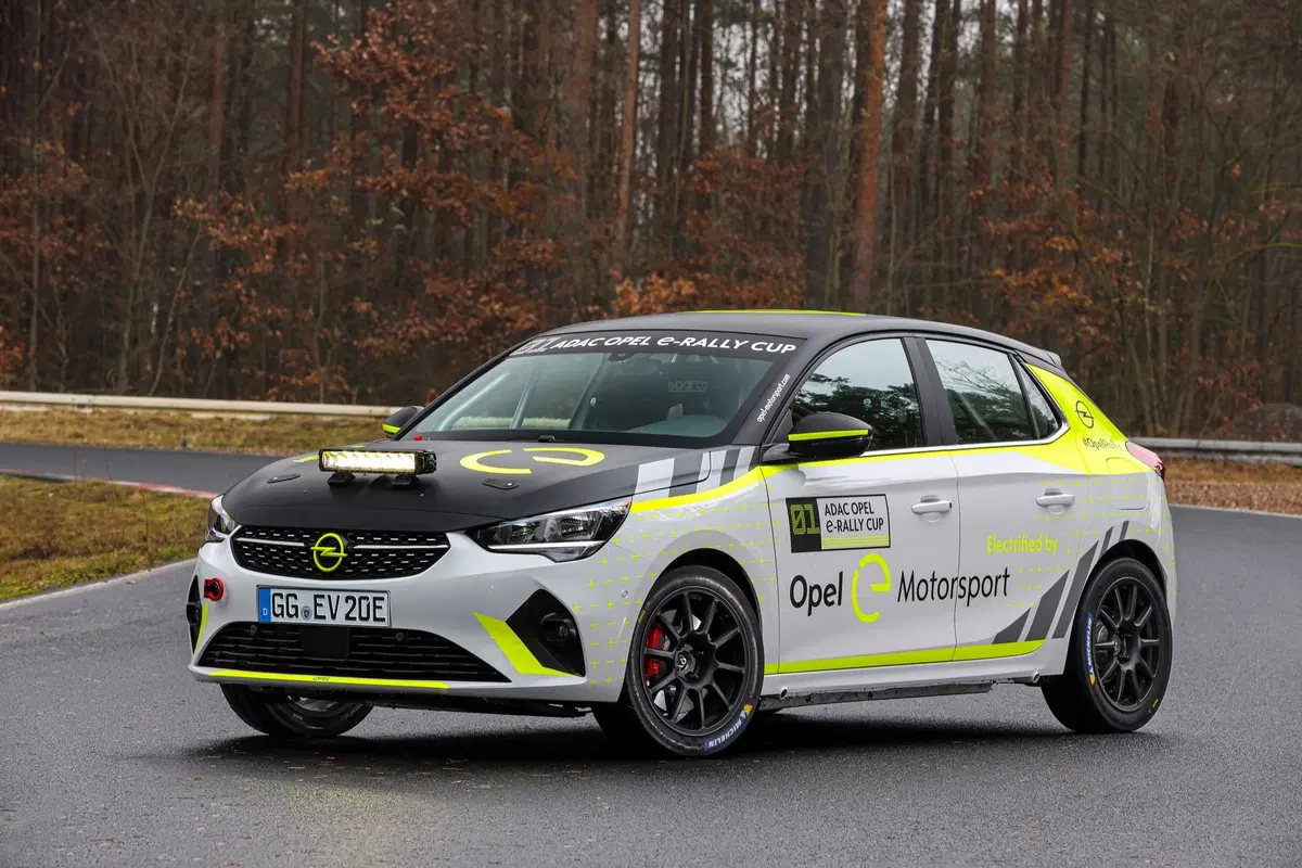 Opel Corsa-e Rally: foto e video dell'elettrica da corsa in azione (10)