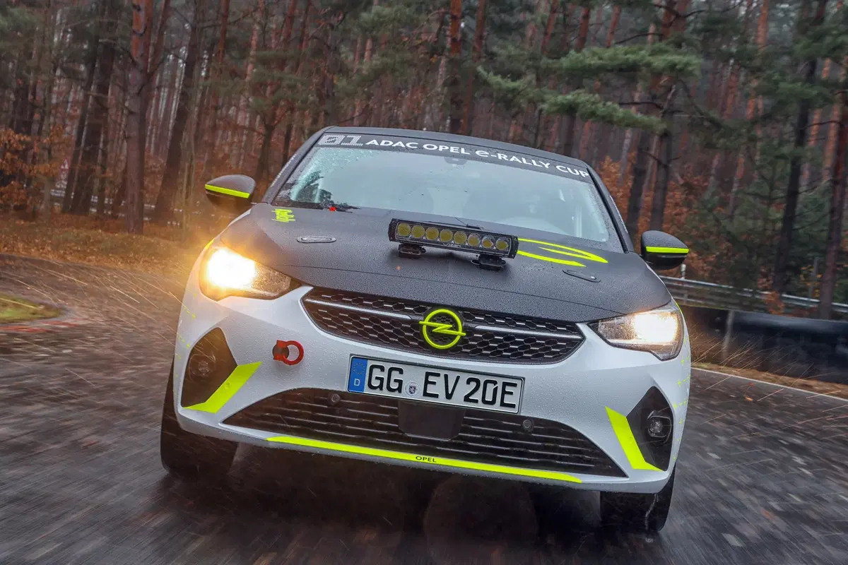Opel Corsa-e Rally: foto e video dell'elettrica da corsa in azione (2)