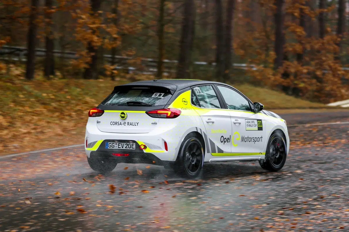 Opel Corsa-e Rally: foto e video dell'elettrica da corsa in azione (4)