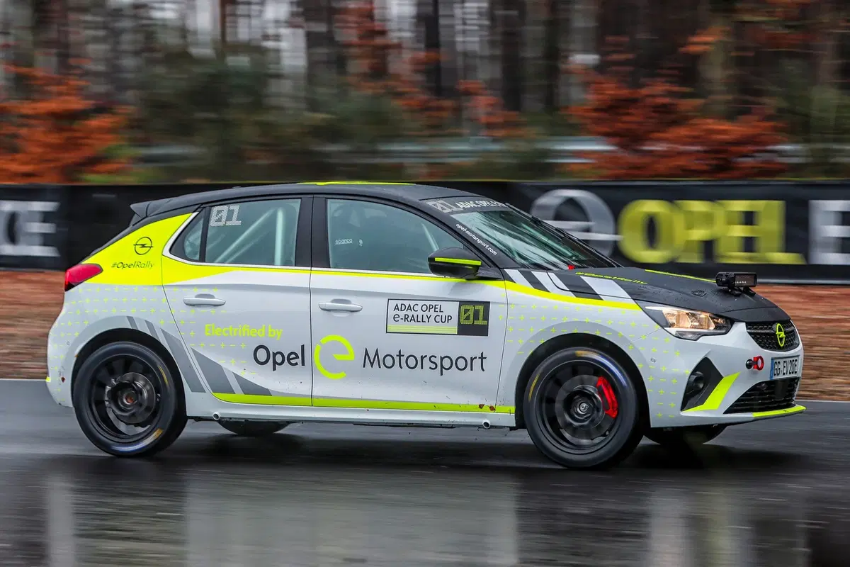Opel Corsa-e Rally: foto e video dell'elettrica da corsa in azione (3)
