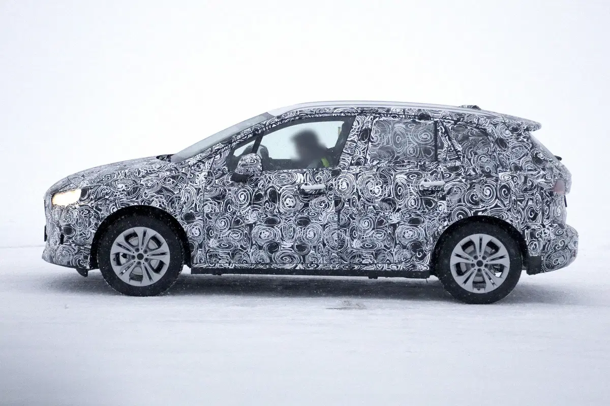 BMW Serie 2 Active Tourer: avvistata la nuova generazione [Foto spia] (4)