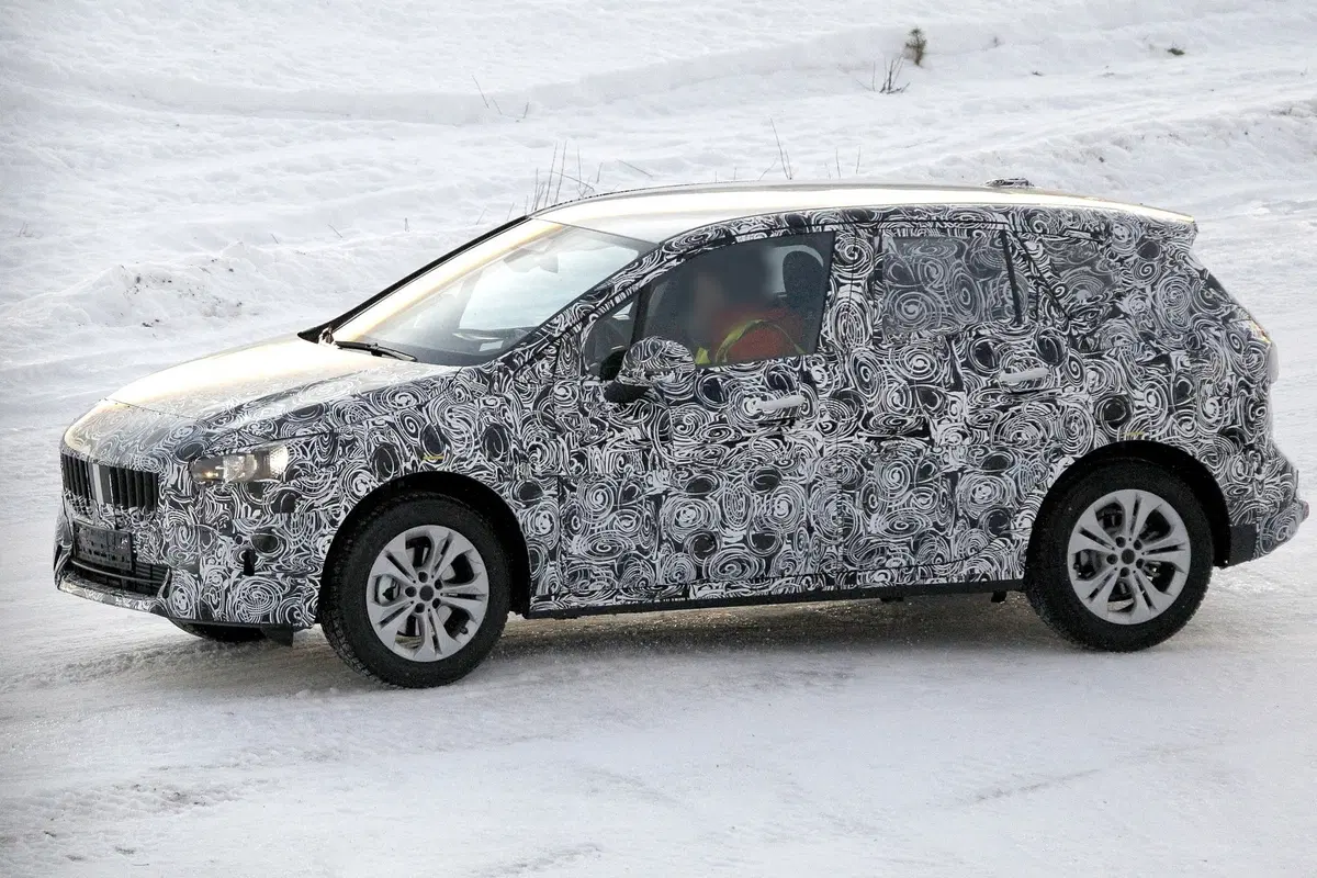 BMW Serie 2 Active Tourer: avvistata la nuova generazione [Foto spia] (5)