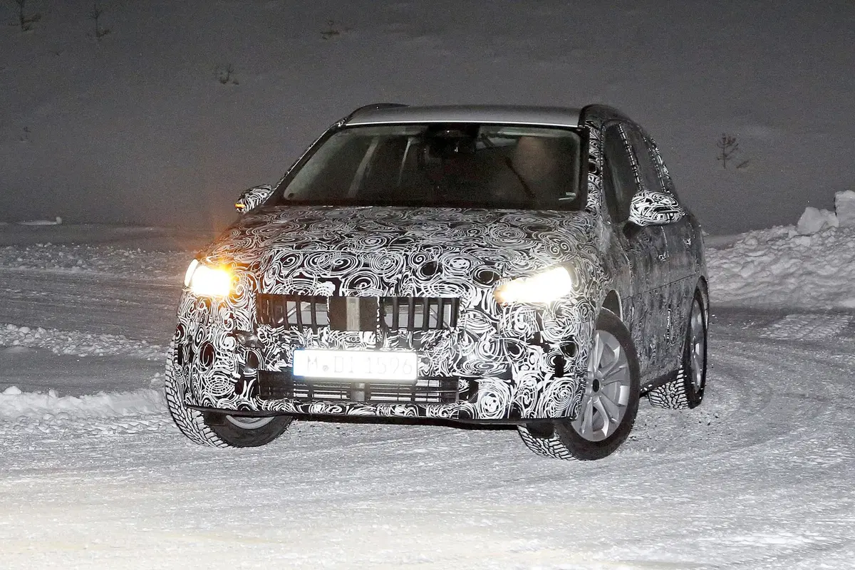 BMW Serie 2 Active Tourer: avvistata la nuova generazione [Foto spia] (10)