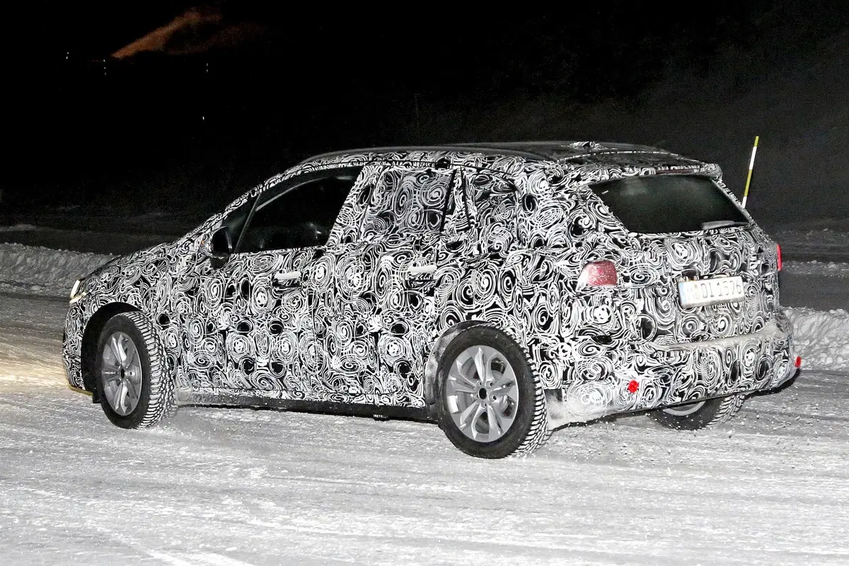 BMW Serie 2 Active Tourer: avvistata la nuova generazione [Foto spia] (7)