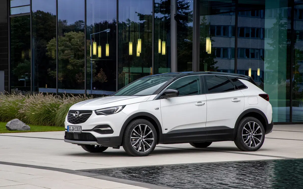 Opel Grandland X, arriva l'ibrida plug-in a trazione anteriore (2)