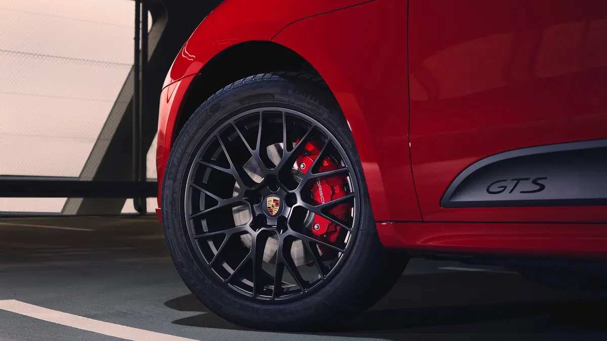 Porsche Macan GTS, 380 CV per il SUV in salsa sportiva (3)