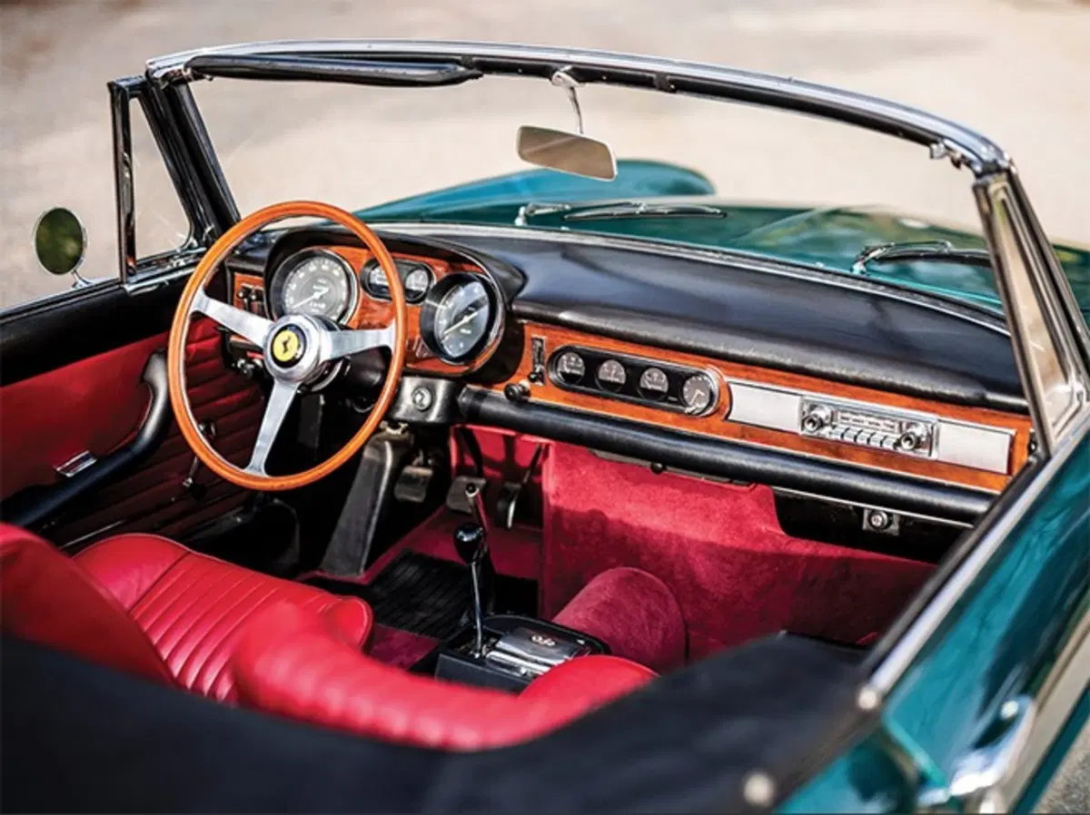 Ferrari 275 GTS: disegnata da Pininfarina e appartenuta al Principe del Marocco (7)