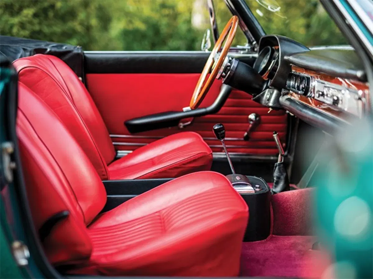Ferrari 275 GTS: disegnata da Pininfarina e appartenuta al Principe del Marocco (6)