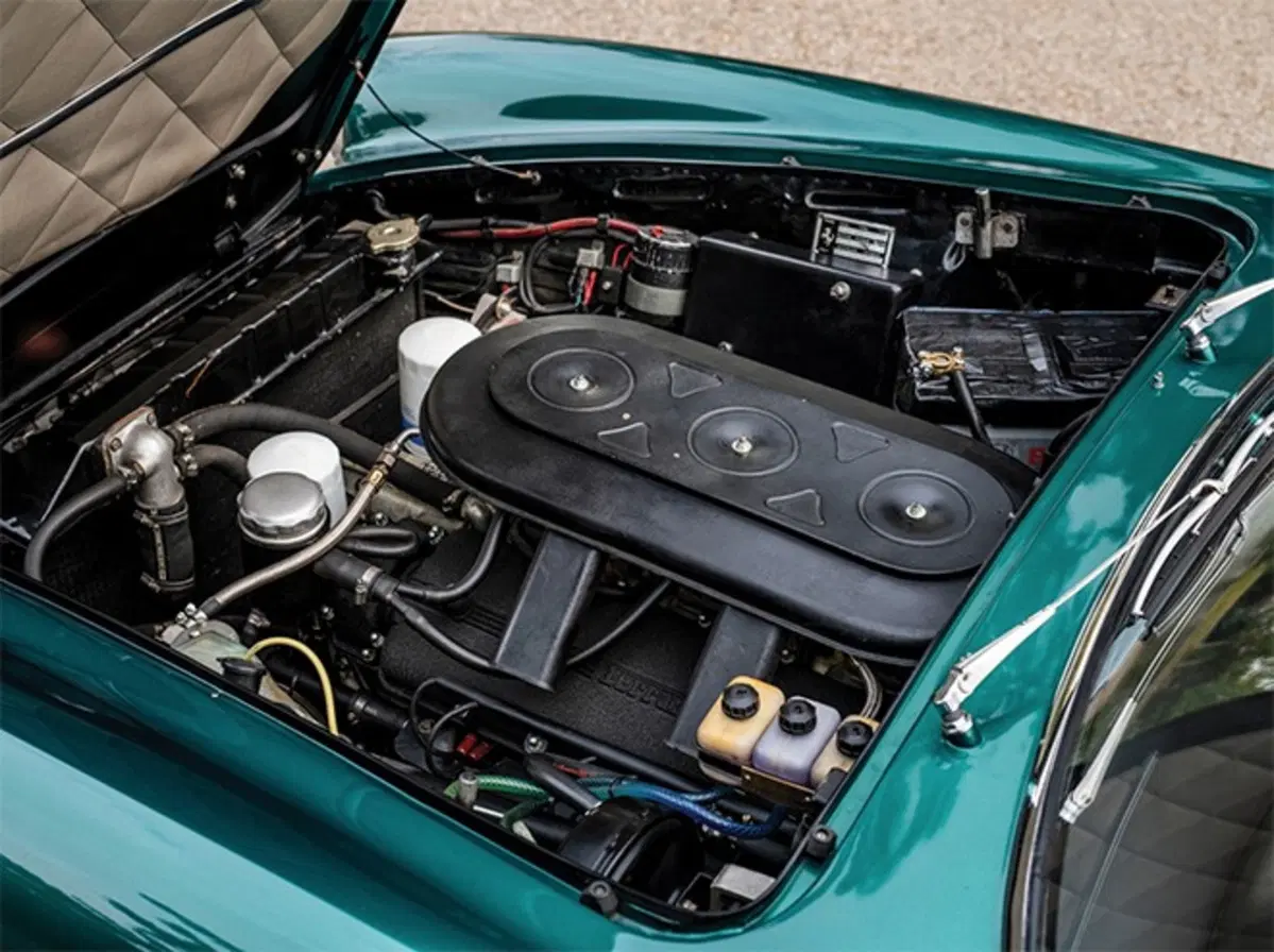 Ferrari 275 GTS: disegnata da Pininfarina e appartenuta al Principe del Marocco (8)