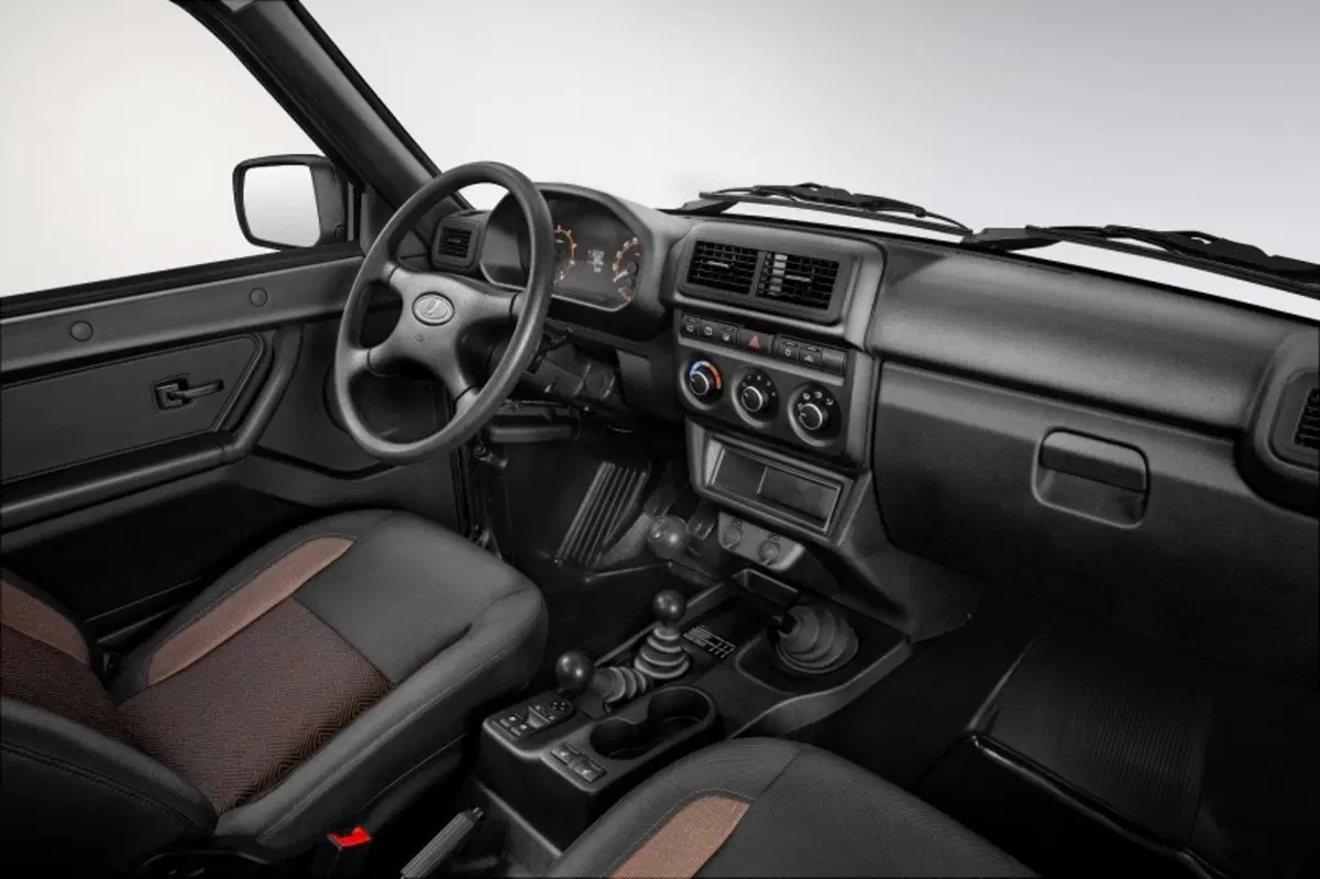 Lada Niva 4x4 2020: interni aggiornati (2)