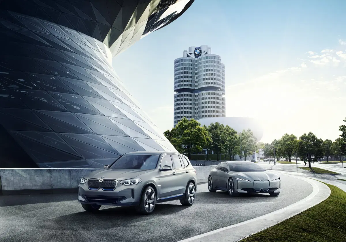 BMW iX3: 286 CV e più di 450 km di autonomia per il SUV elettrico