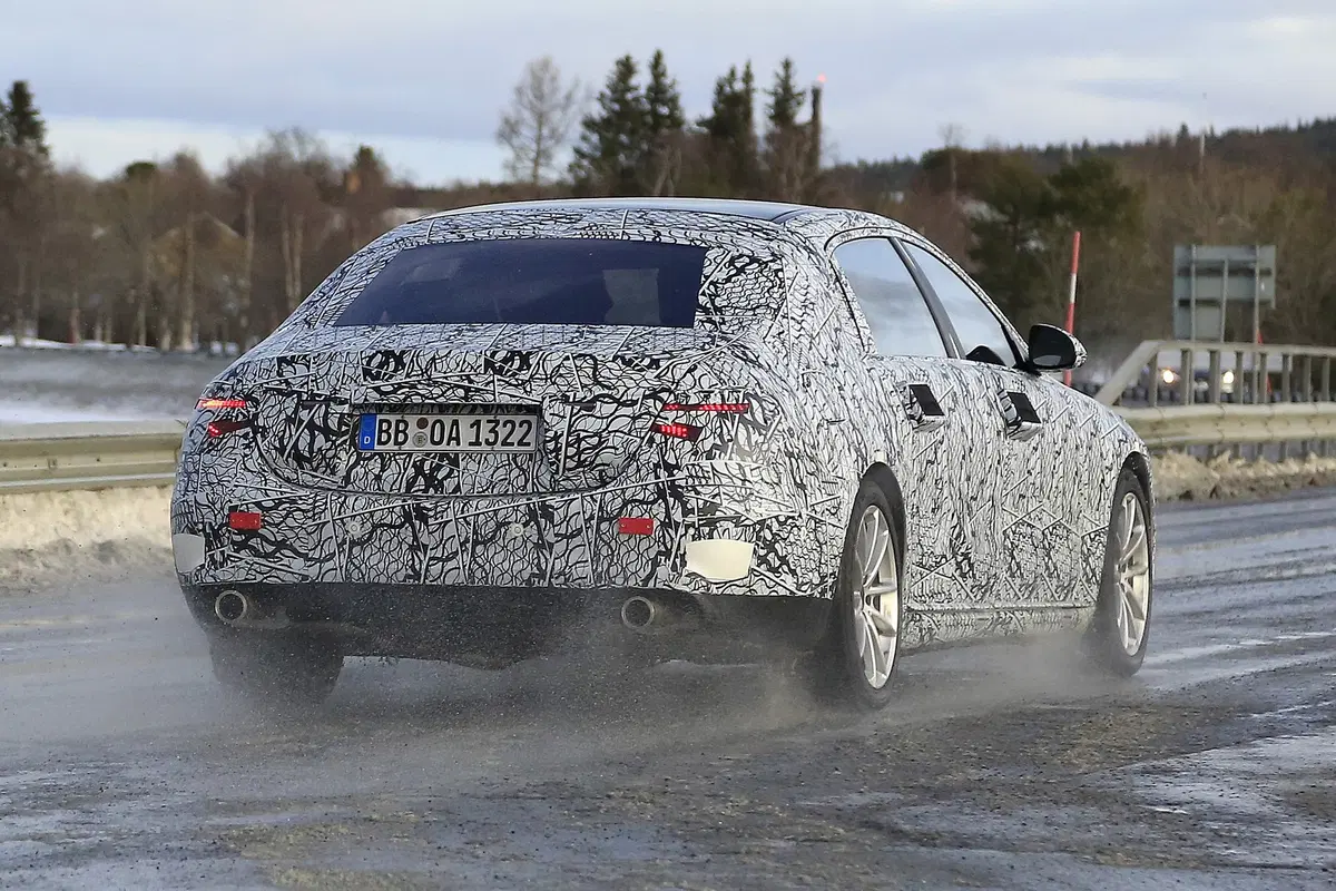 Mercedes Maybach Classe S: la berlinona ultra lusso [Foto spia] (2)