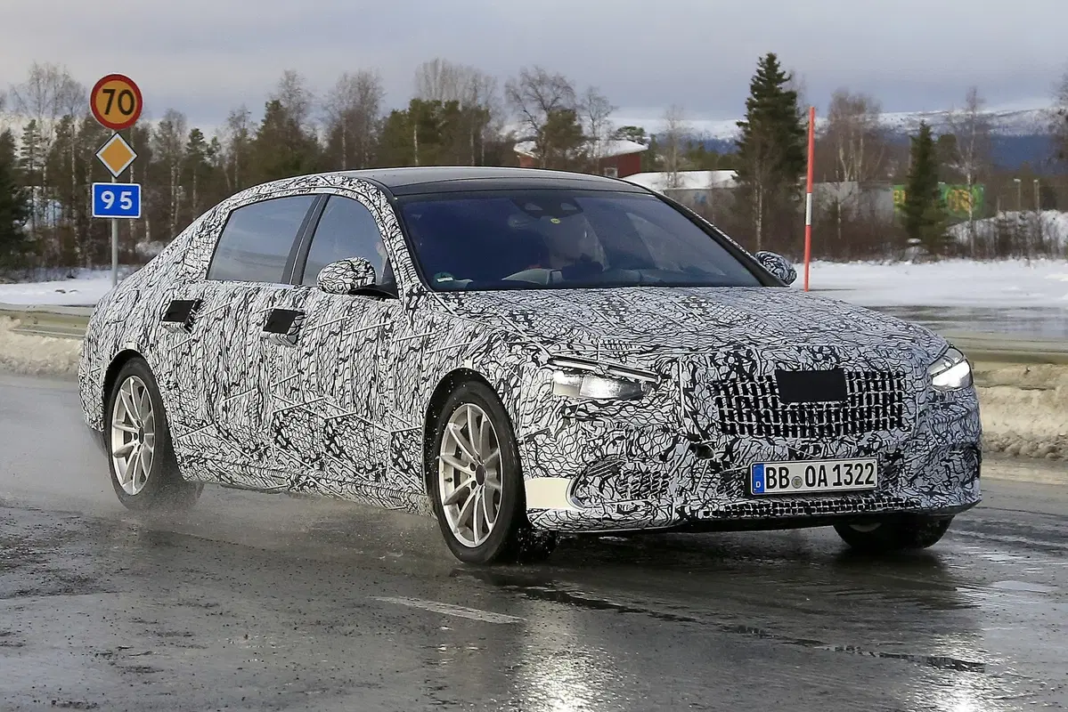 Mercedes Maybach Classe S: la berlinona ultra lusso [Foto spia] (15)
