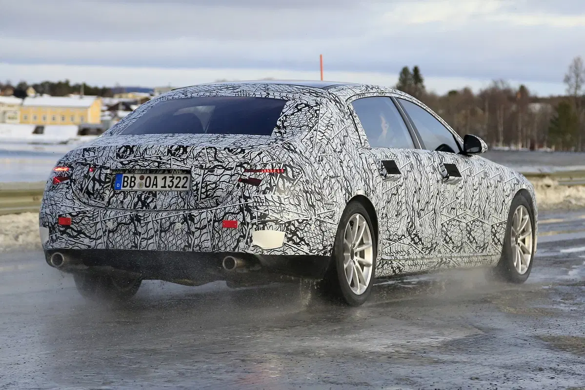 Mercedes Maybach Classe S: la berlinona ultra lusso [Foto spia] (14)