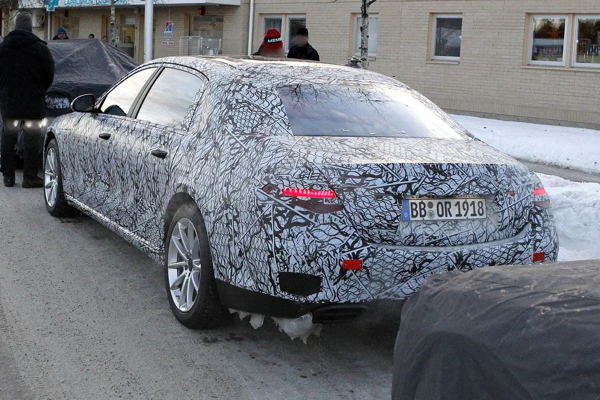 Mercedes Maybach Classe S: la berlinona ultra lusso [Foto spia] (16)