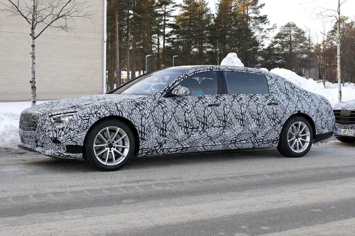 Mercedes Maybach Classe S: la berlinona ultra lusso [Foto spia] (17)