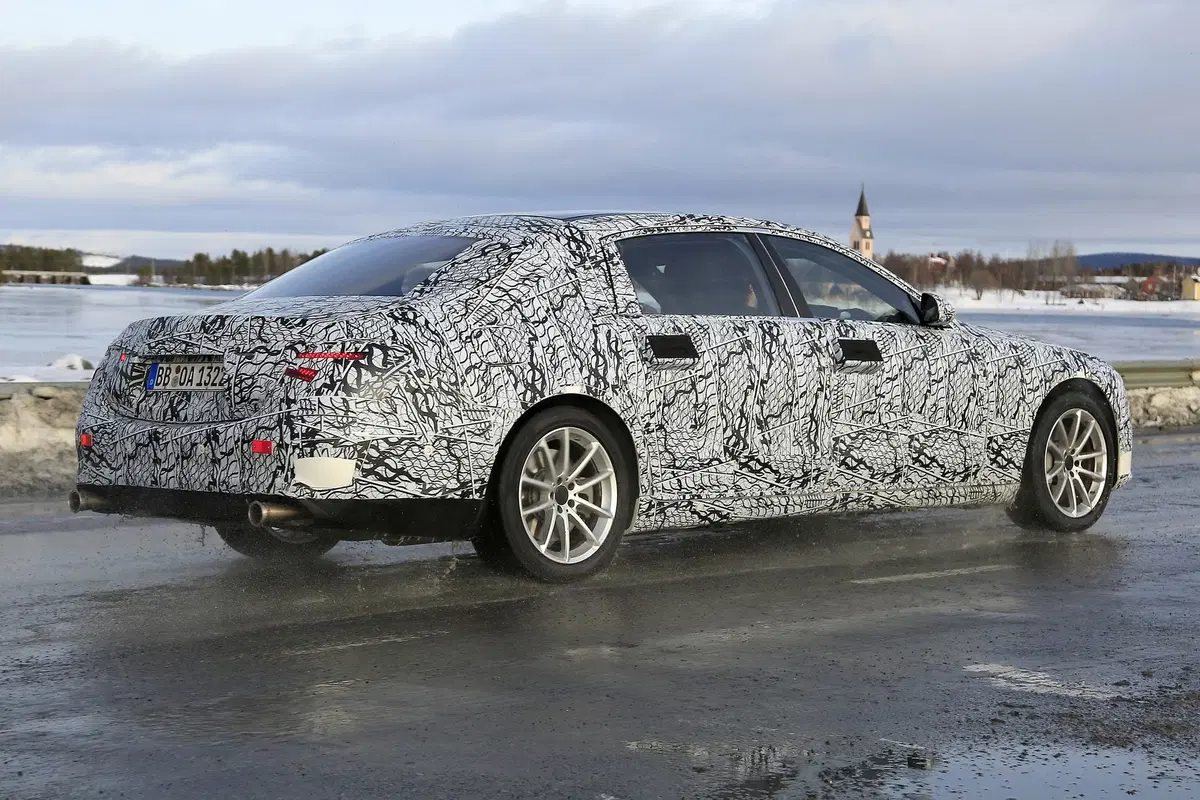 Mercedes Maybach Classe S: la berlinona ultra lusso [Foto spia] (18)