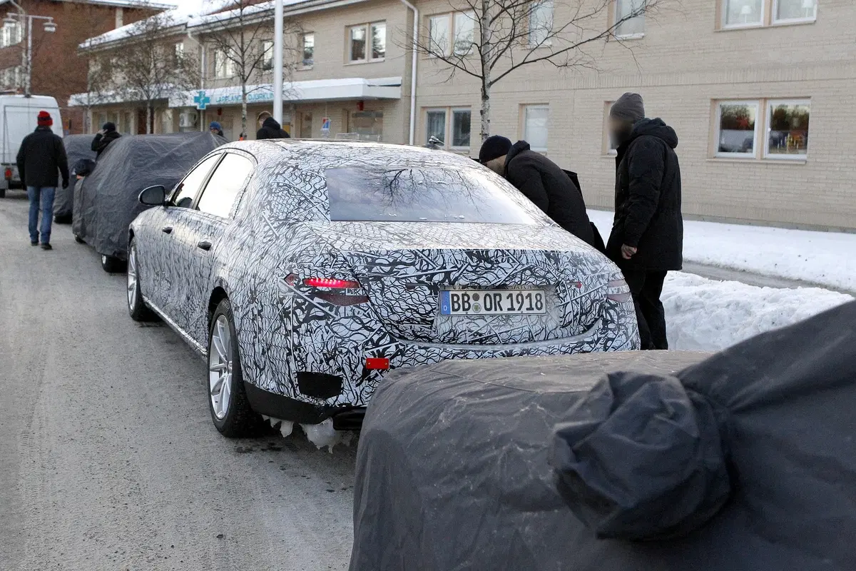 Mercedes Maybach Classe S: la berlinona ultra lusso [Foto spia] (20)