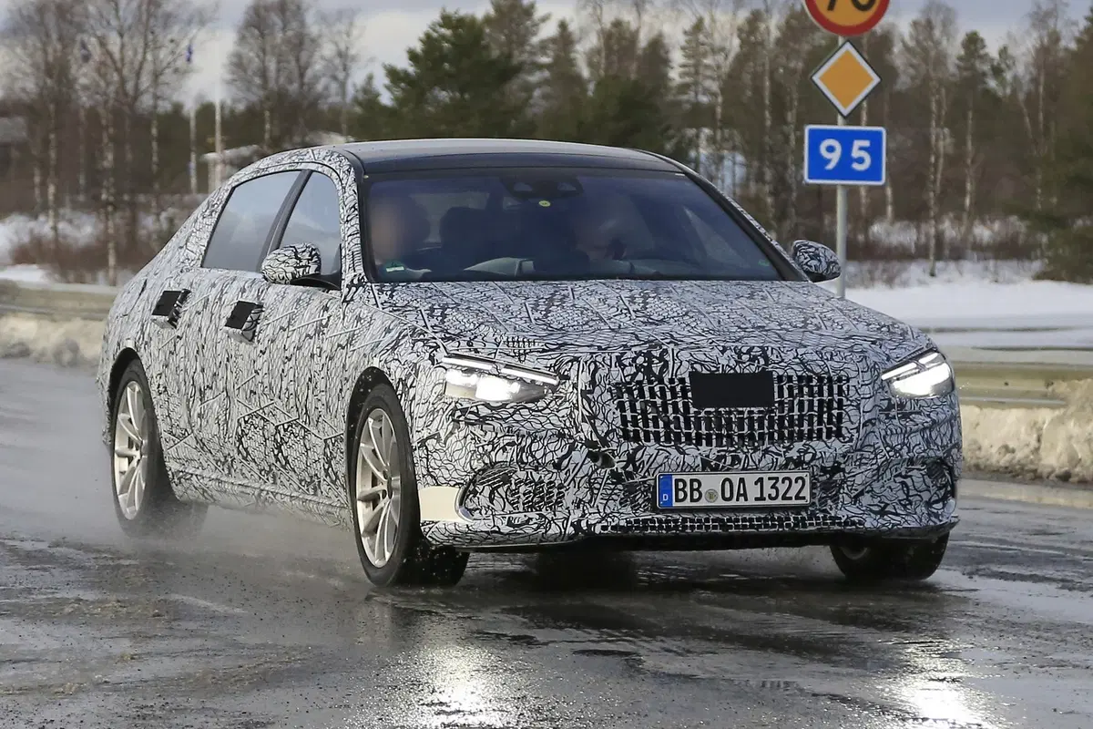 Mercedes Maybach Classe S: la berlinona ultra lusso [Foto spia] (19)