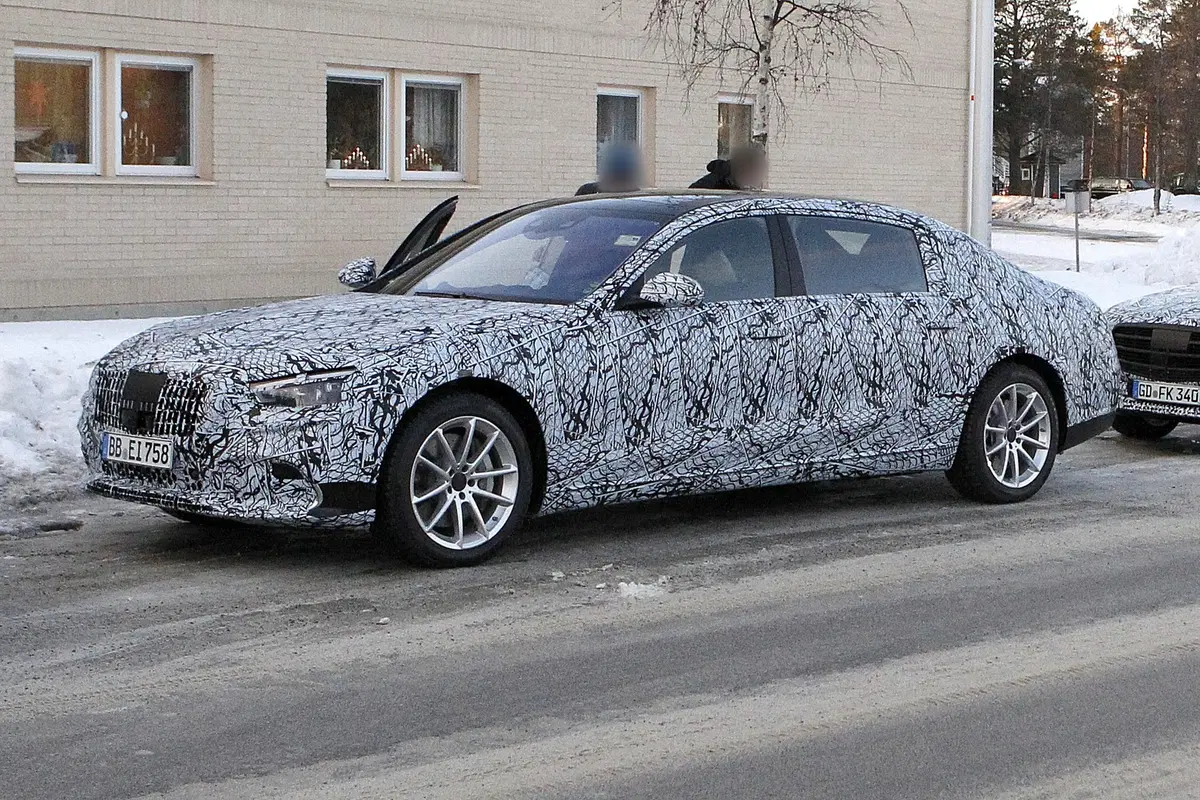 Mercedes Maybach Classe S: la berlinona ultra lusso [Foto spia] (4)
