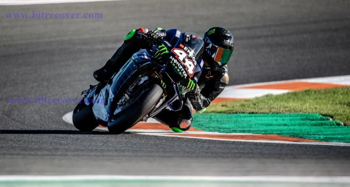 Rossi vs Hamilton: le foto e il video dello scambio MotoGP - F1 (4)