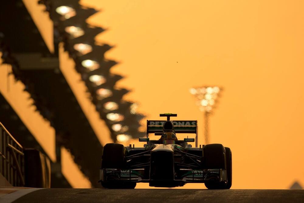 Lewis Hamilton ad Abu Dhabi nel 2014: in quel weekend vinse il primo titolo con la Mercedes