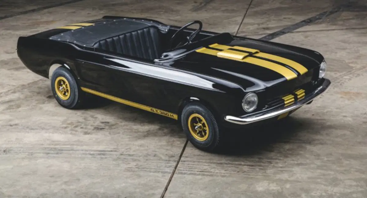 Shelby GT350-H, il regalo perfetto per Natale, in versione "mini"
