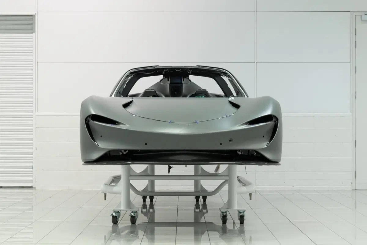 McLaren Speedtail: supercar ibrida da 403 km/h (3)