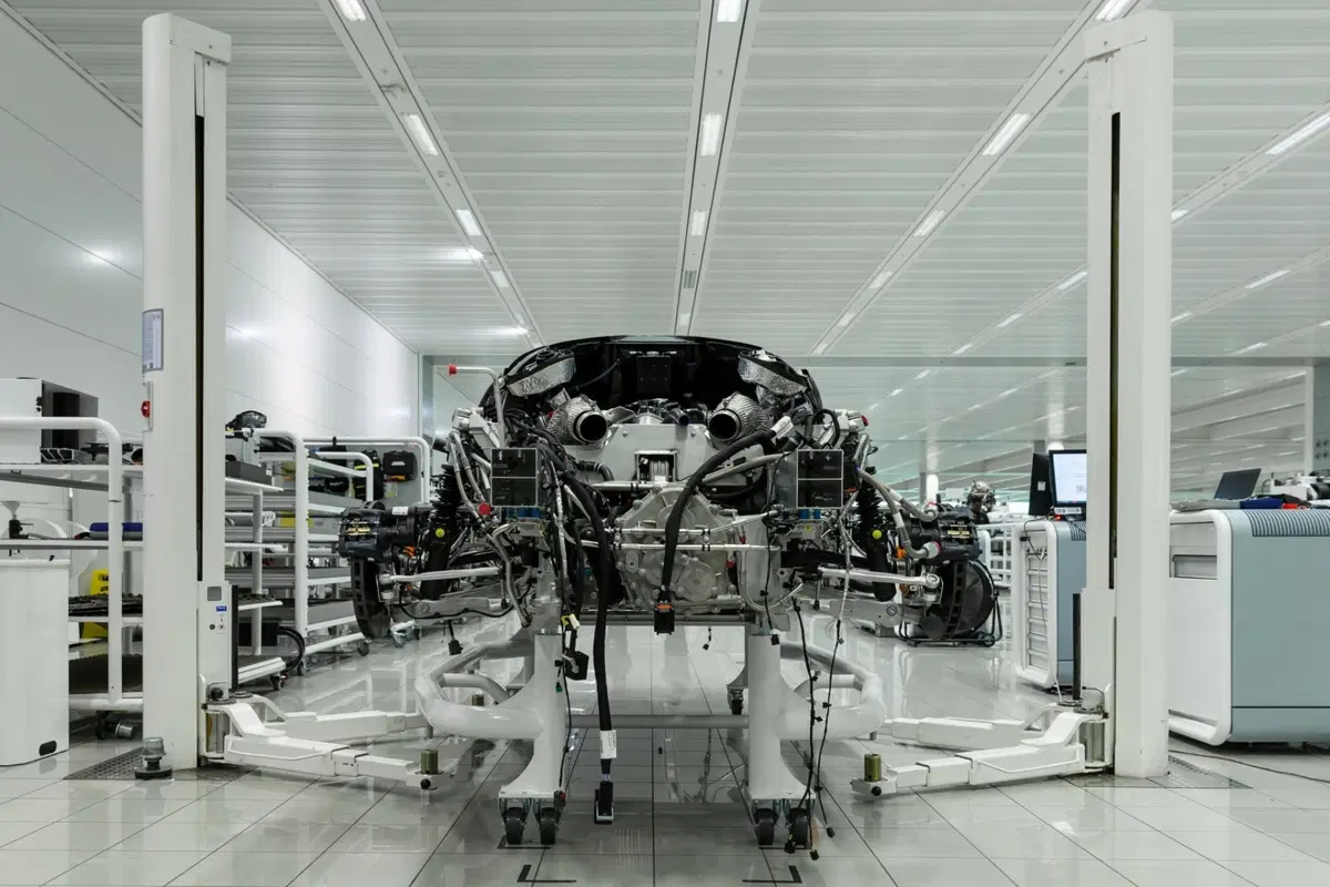 McLaren Speedtail: supercar ibrida da 403 km/h (4)