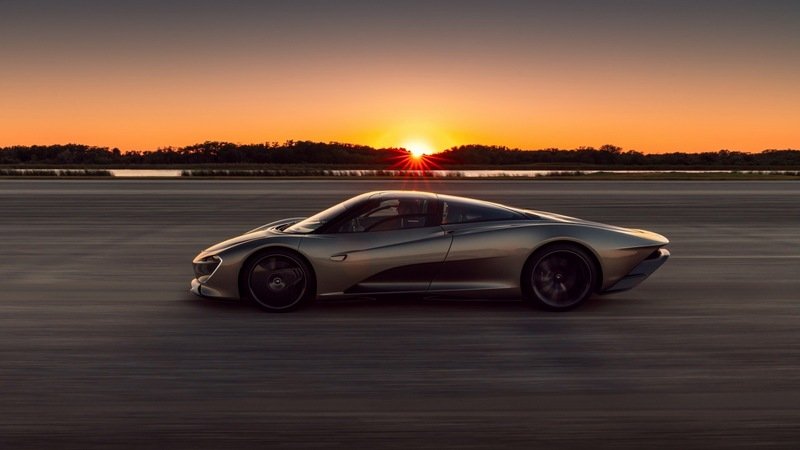 McLaren Speedtail: supercar ibrida da 403 km/h
