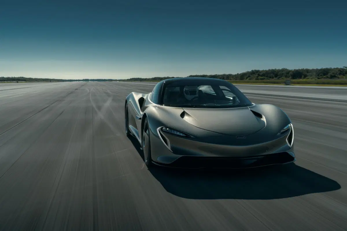 McLaren Speedtail: supercar ibrida da 403 km/h (2)