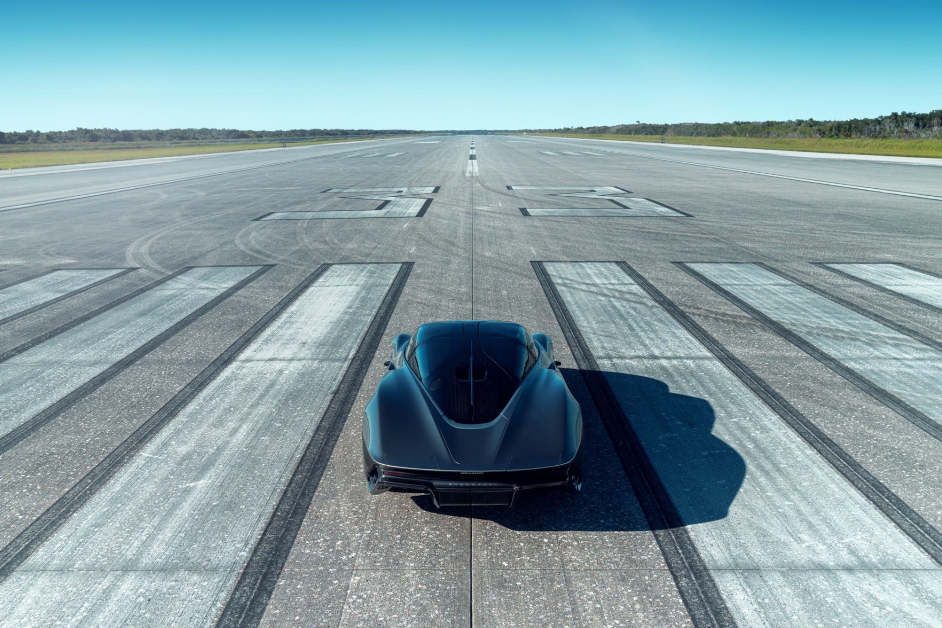 McLaren Speedtail: supercar ibrida da 403 km/h