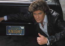 David Hasselhoff vende la Supercar Kitt per 150K: Michael Knight over60 arranca sul motorino [video]