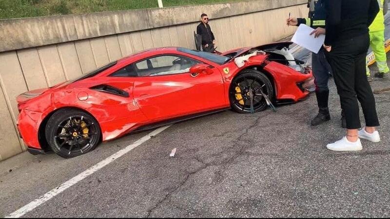 Incidente Ferrari causa code sulla A4: 488 distrutta, accesso chiuso con rallentamenti e curiosi [Foto Gallery &amp; Video]